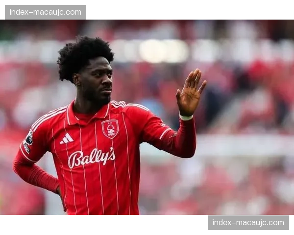 热刺主场崩盘暴露三后卫体系漏洞 诺丁汉森林高效反击直击肋部空当