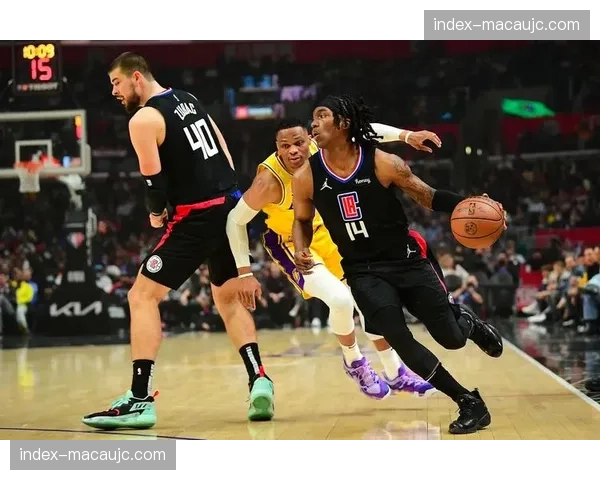 深圳队转换进攻能力联盟顶尖 利用对手失误快速得分拉开分差关键 深圳队转换进攻能力联盟顶尖 利用对手失误快速得分拉开分差关键